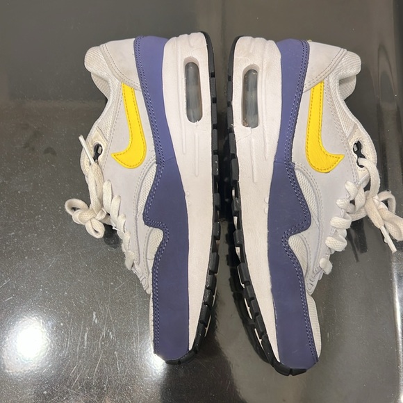 Kids size 4Y Nike air max navy blue white and yellow shoes - Picture 5 of 6